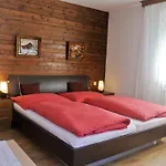 Haus Stratton